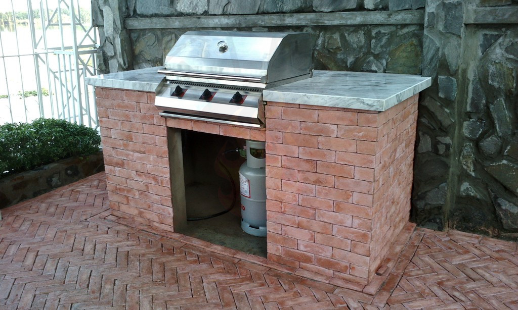4 Burner Built In Gas Grill — Randolph Indoor and Outdoor Design