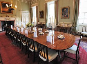 Elegant Dining Room Centerpieces