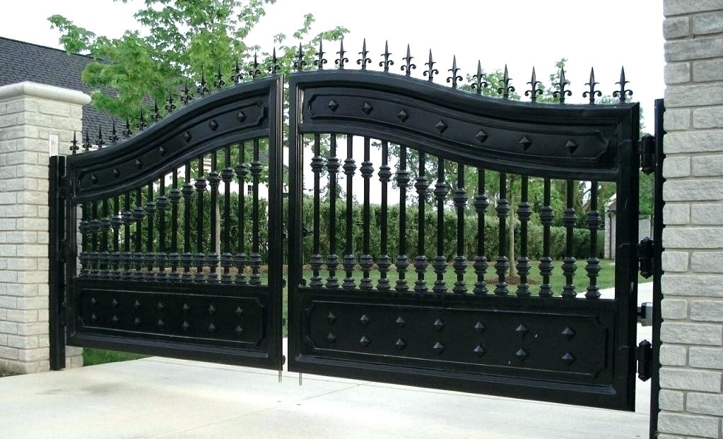 Sliding Driveway Gates House — Randolph Indoor and Outdoor Design