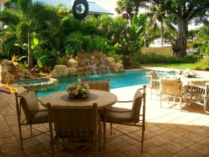 Outdoor-Pool-Patio-Decor