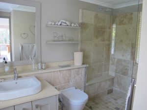 Best Layout For A Small Bathroom