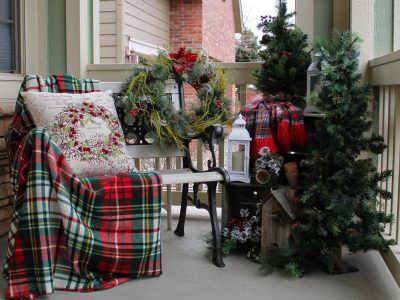 Country Porch Christmas Decorating Ideas