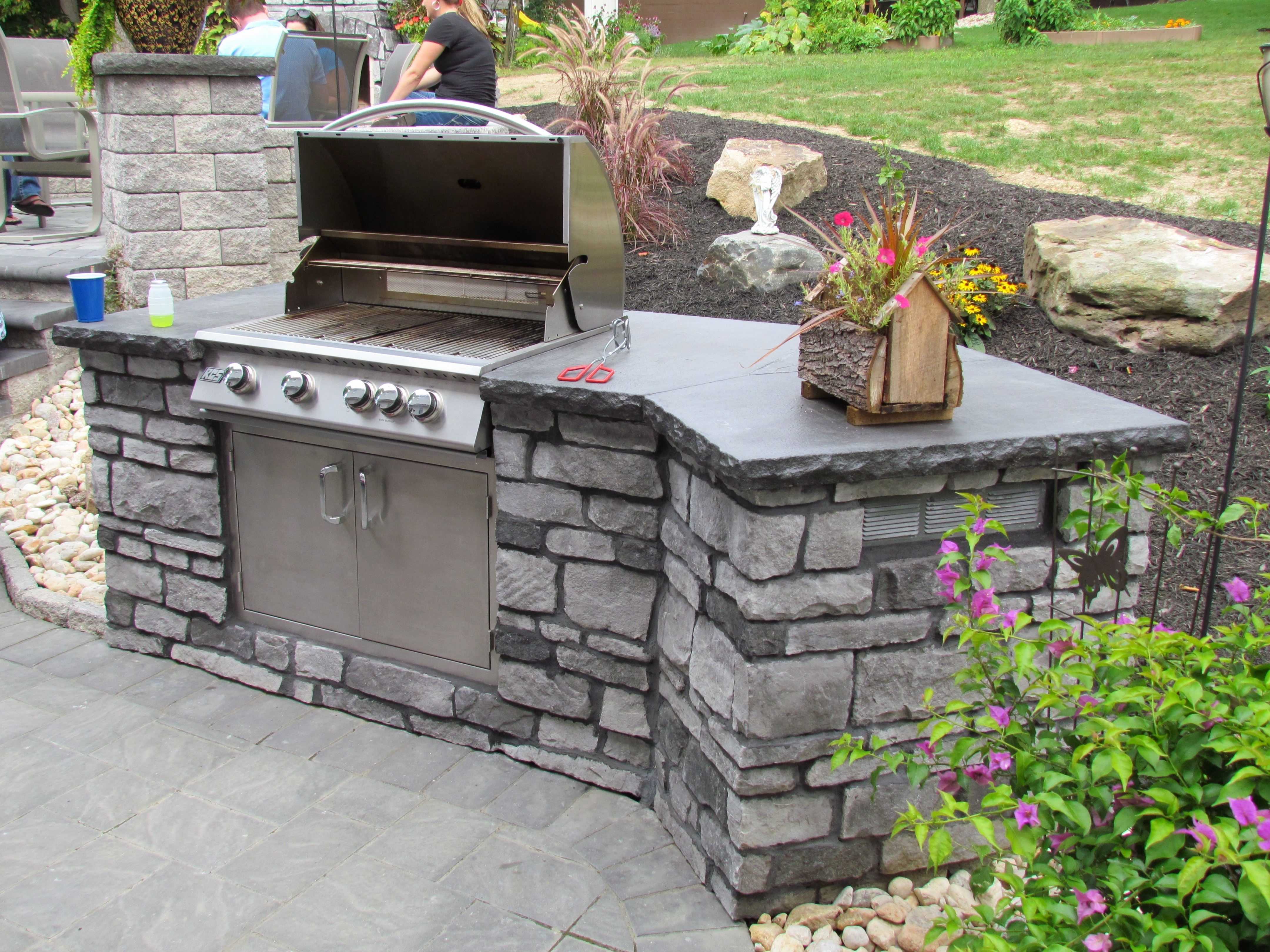 Eldorado Stone Outdoor Kitchen With Cabinet