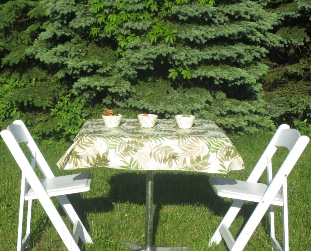 Flannel Backed Vinyl Tablecloth Roll — Randolph Indoor and Outdoor Design
