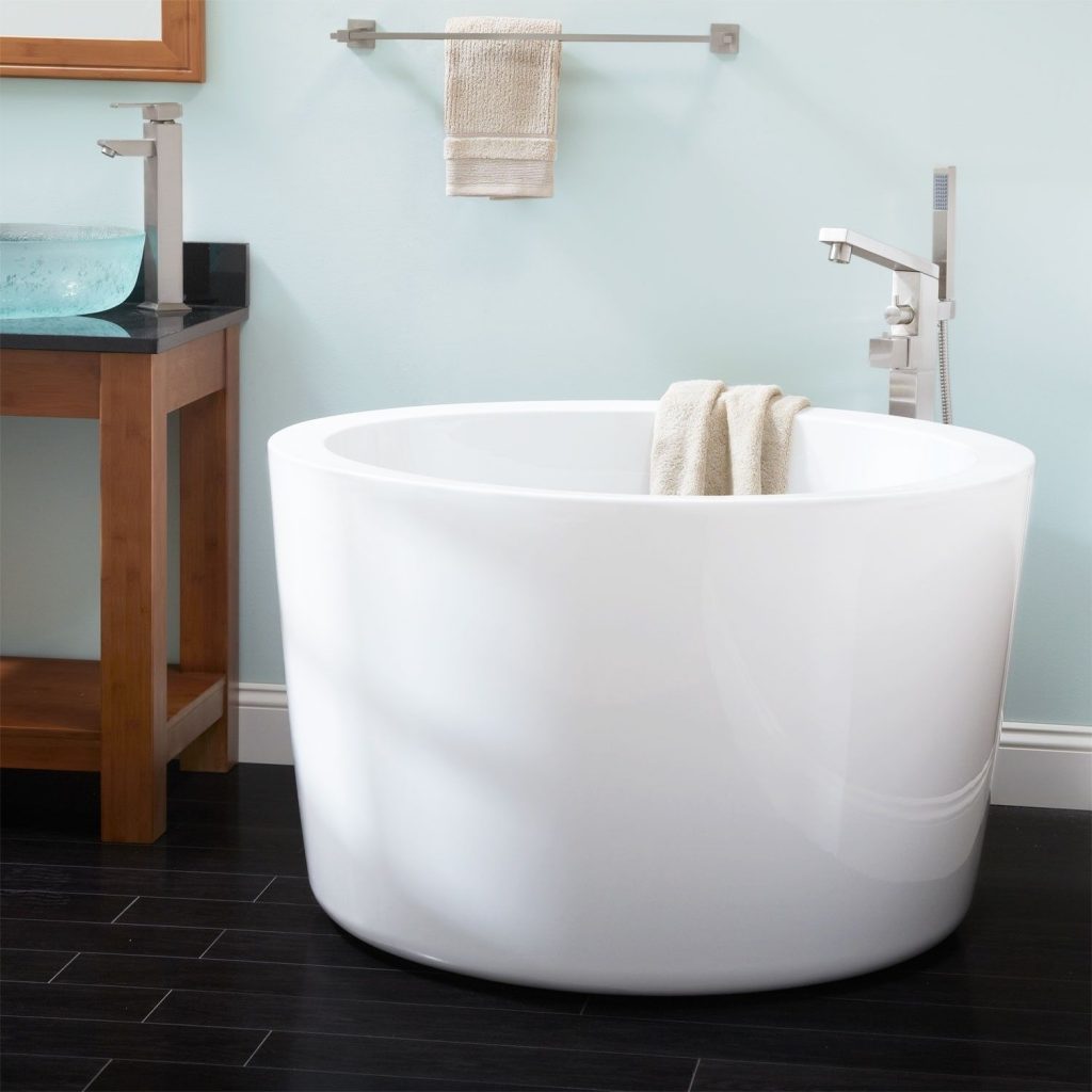 Japanese Style Soaker Tub With Heater And Filter — Randolph Indoor and