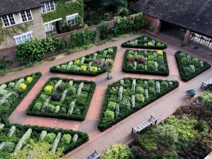 Landscaping With Boxwood And Hydrangea