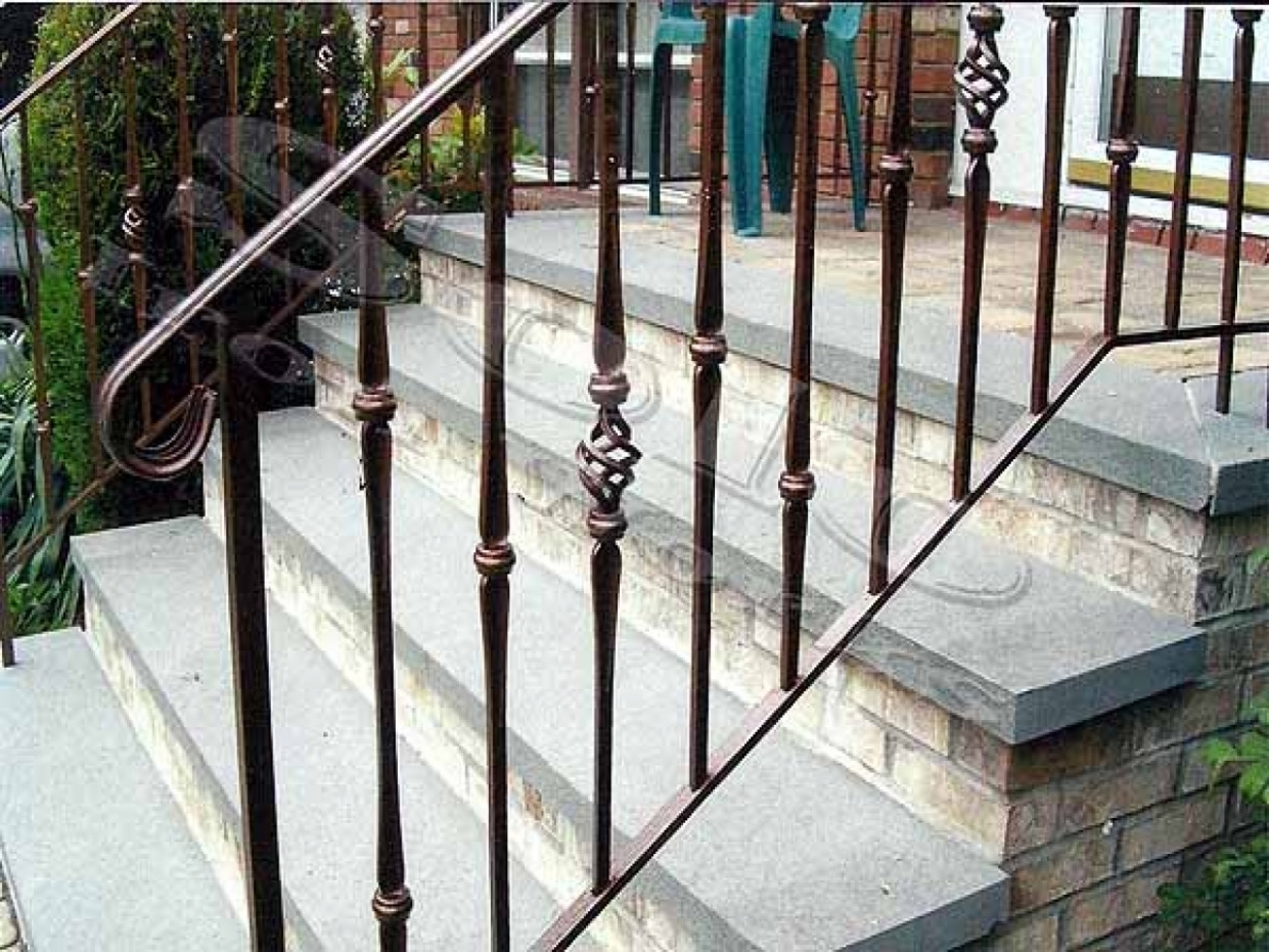 Valuable Handrails For Porch Steps